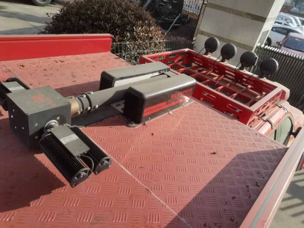 東風(fēng)銳騏雙排四驅(qū)器材消防車(4×4)